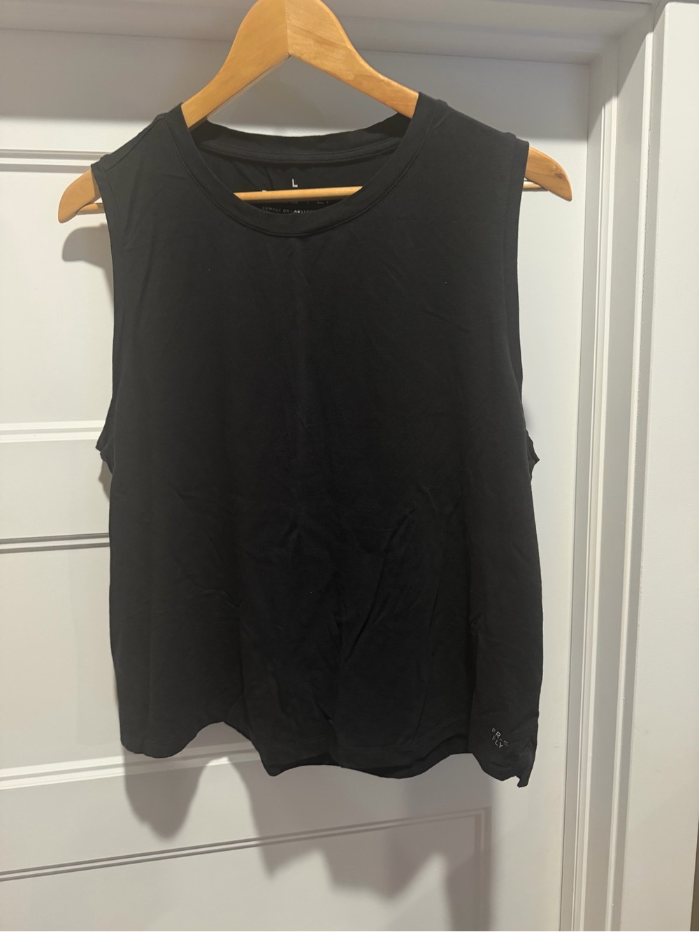 Women's Black Sleeveless Tank Top - Classic Crewneck Free Fly